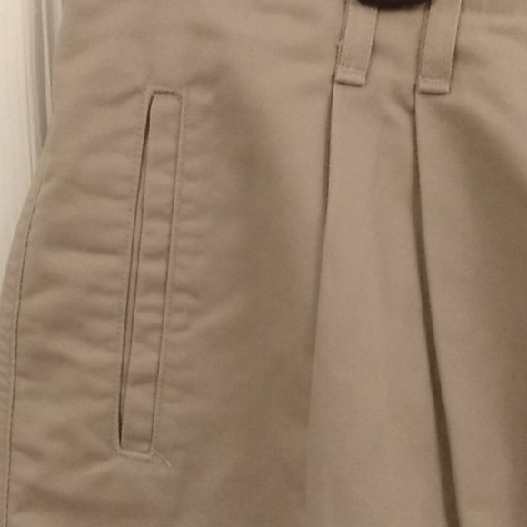 Plus Size | DOCKERS Women Khaki Shorts | 24W - Picture 3 of 8